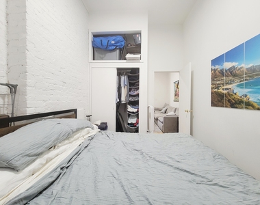 238 West 20th Street - Photo Thumbnail 4