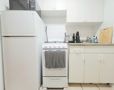 238 West 20th Street - Photo Thumbnail 2