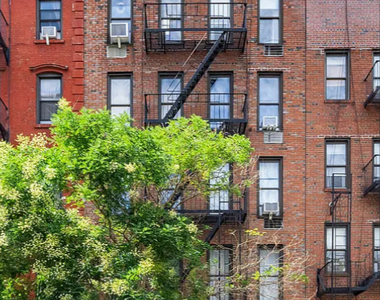 238 West 20th Street - Photo Thumbnail 7