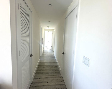 1249 S Holt Avenue - Photo Thumbnail 17