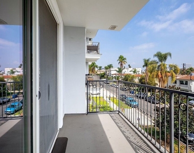 1249 S Holt Avenue - Photo Thumbnail 18