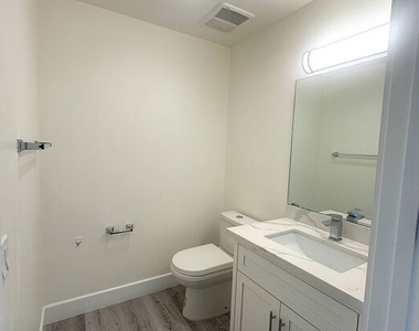 1249 S Holt Avenue - Photo Thumbnail 19