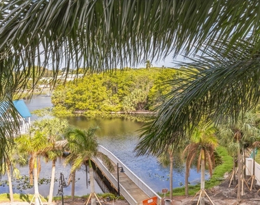 700 E Boynton Beach Boulevard - Photo Thumbnail 2