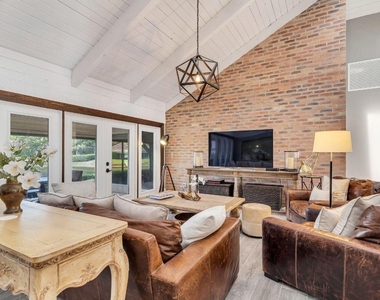 2107 Wightman Drive - Photo Thumbnail 6