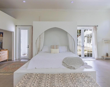 717 Forest Hill Boulevard - Photo Thumbnail 4