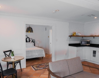 717 Forest Hill Boulevard - Photo Thumbnail 23