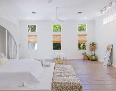 717 Forest Hill Boulevard - Photo Thumbnail 17