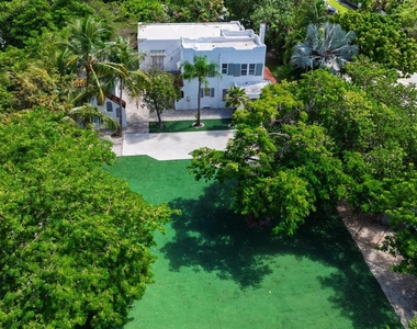 717 Forest Hill Boulevard - Photo Thumbnail 9
