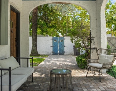 717 Forest Hill Boulevard - Photo Thumbnail 12