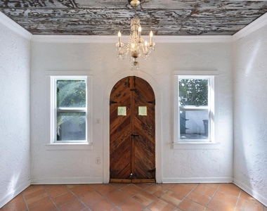 717 Forest Hill Boulevard - Photo Thumbnail 3
