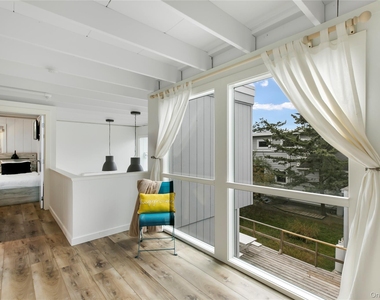 54 Thompson Avenue - Photo Thumbnail 8