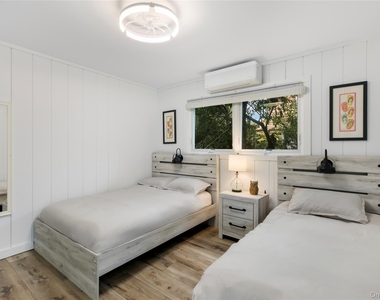 54 Thompson Avenue - Photo Thumbnail 7