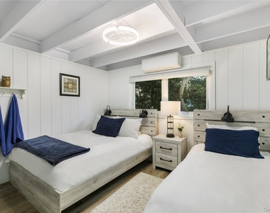 54 Thompson Avenue - Photo Thumbnail 9