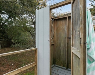 54 Thompson Avenue - Photo Thumbnail 2