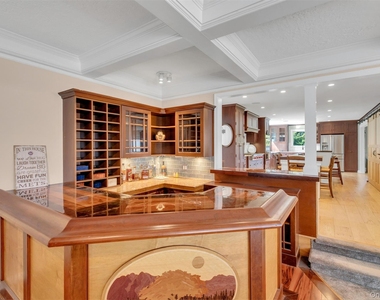 345 Colonial Road - Photo Thumbnail 11