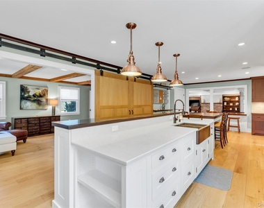 345 Colonial Road - Photo Thumbnail 5
