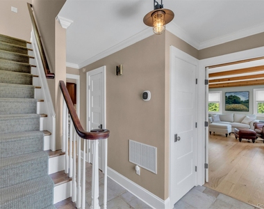 345 Colonial Road - Photo Thumbnail 2