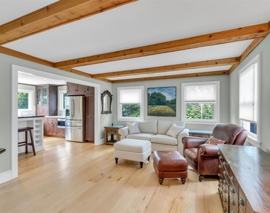 345 Colonial Road - Photo Thumbnail 3
