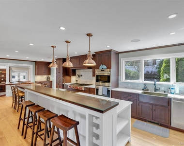 345 Colonial Road - Photo Thumbnail 8