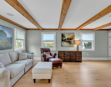 345 Colonial Road - Photo Thumbnail 4
