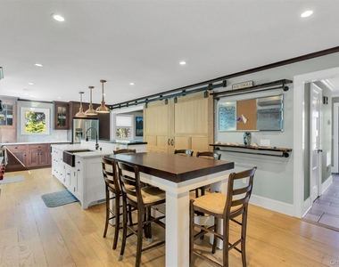 345 Colonial Road - Photo Thumbnail 6