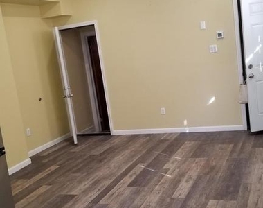 1120 Locust Street - Photo Thumbnail 3