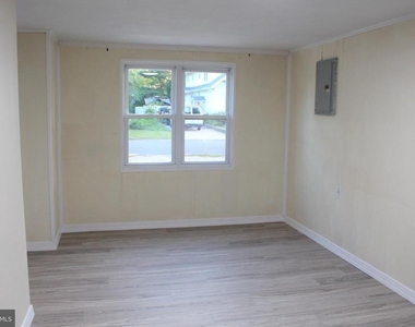 413 Dickinson Road - Photo Thumbnail 13