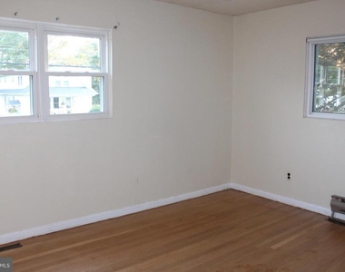 413 Dickinson Road - Photo Thumbnail 10