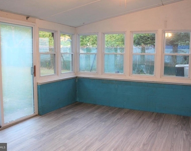 413 Dickinson Road - Photo Thumbnail 15