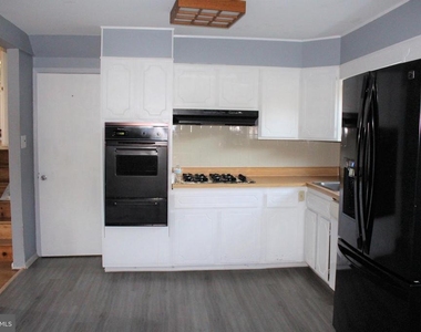 413 Dickinson Road - Photo Thumbnail 7