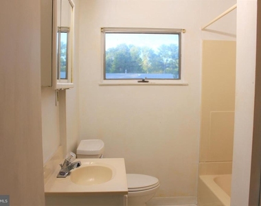 413 Dickinson Road - Photo Thumbnail 12