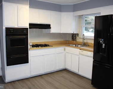 413 Dickinson Road - Photo Thumbnail 8