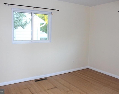 413 Dickinson Road - Photo Thumbnail 9