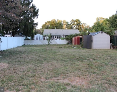 413 Dickinson Road - Photo Thumbnail 3