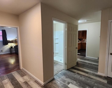 407 W High Street - Photo Thumbnail 7