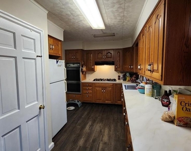 407 W High Street - Photo Thumbnail 3