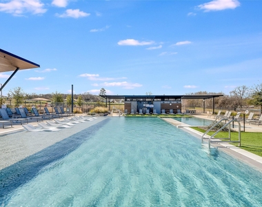 7401 Grand Linden Way - Photo Thumbnail 8