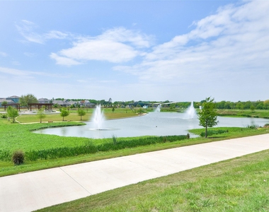 7401 Grand Linden Way - Photo Thumbnail 9
