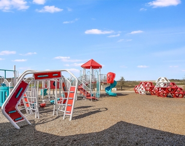7401 Grand Linden Way - Photo Thumbnail 10