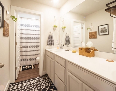 7401 Grand Linden Way - Photo Thumbnail 5