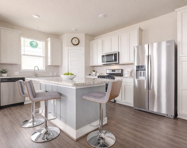 7401 Grand Linden Way - Photo Thumbnail 12