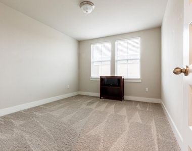 7401 Grand Linden Way - Photo Thumbnail 6