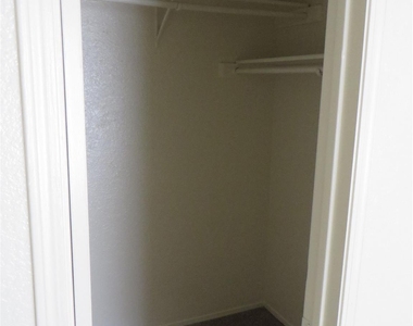 2217 Katy Ln - Photo Thumbnail 5