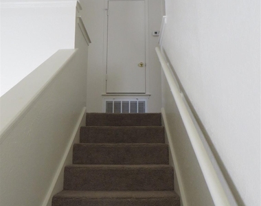 2217 Katy Ln - Photo Thumbnail 9