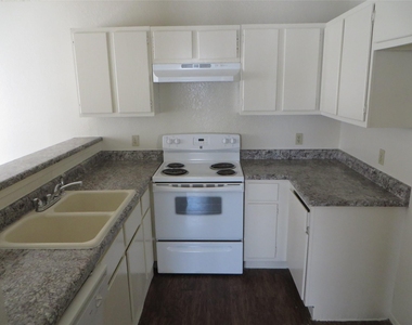 2217 Katy Ln - Photo Thumbnail 17