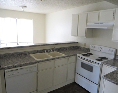 2217 Katy Ln - Photo Thumbnail 12