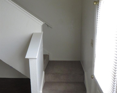 2217 Katy Ln - Photo Thumbnail 11