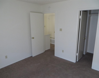 2217 Katy Ln - Photo Thumbnail 4