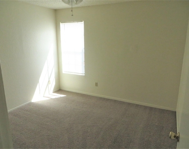 2217 Katy Ln - Photo Thumbnail 16