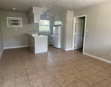 8232 Glenview Drive - Photo Thumbnail 2